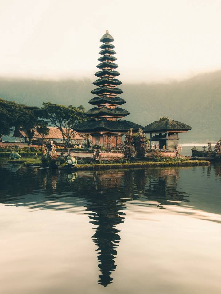 Bali lake temple